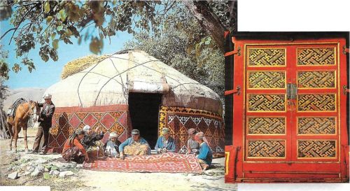 Юрта. Киргизия. Дверь юрты. Дерево. Дворец-музей богдо гзгэна. Улан-Батор.