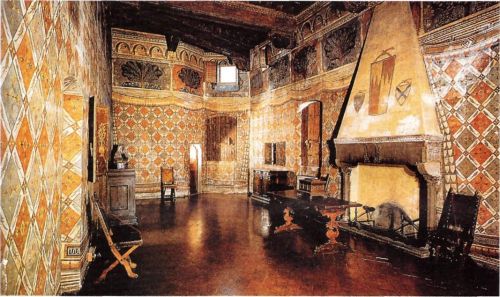 Столовая (зала деи Паппагалли) с росписями-обманками. Подлинный интерьер XIV е. Палаццо Даванцоти. Флоренция.